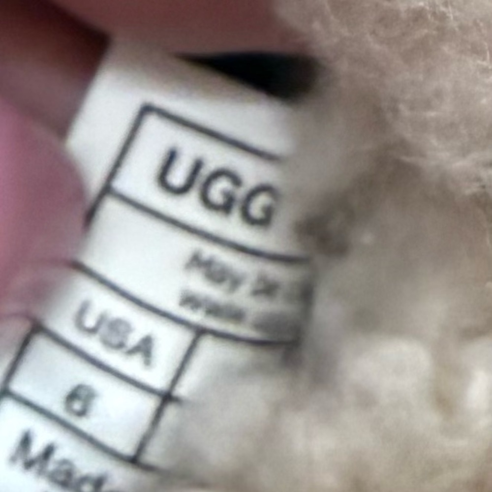 UGGS Women’s Size 6 - Picture 13 of 13